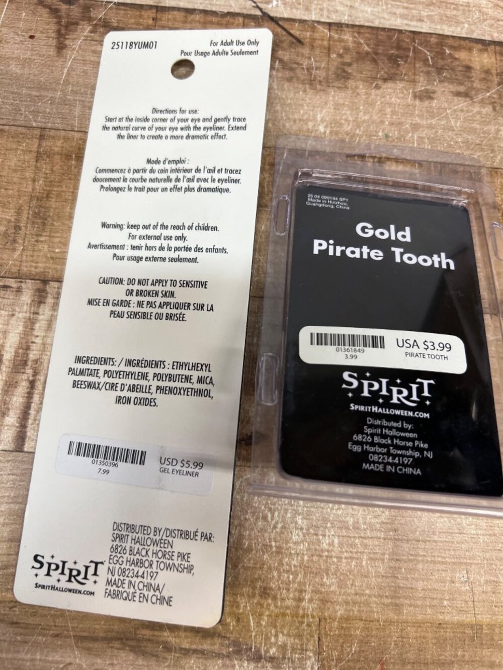 Spirit Halloween Gel Eyeliner & Gold Pirate Tooth Costume Accessories Ages 14+ - Picture 4 of 4